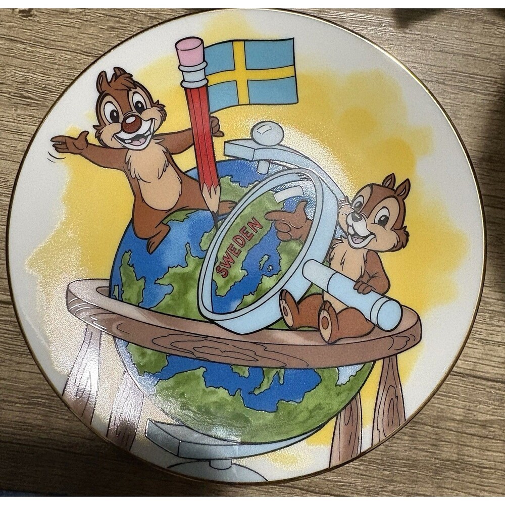 Disney New England Collectors Society Plate Collection: Chip & Dale Sweden Japan